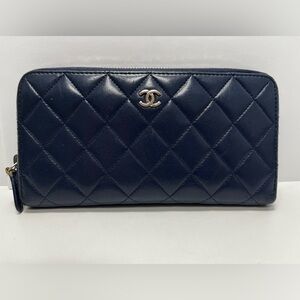 Chanel Zip wallet in Navy.